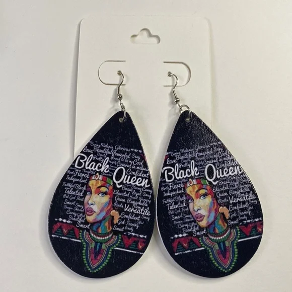Wooden teardrop earring with “Black Queen” - Picture 1 of 3